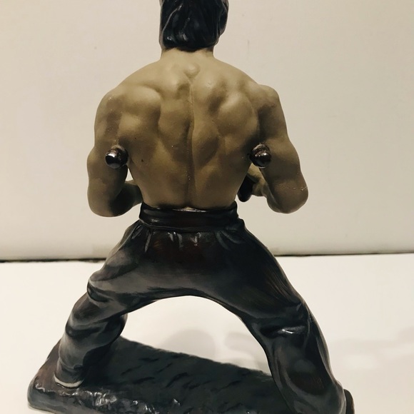 Vintage Shiwan Ceramic Statue Of Bruce Lee With Nunchucks, Hand Painted - Picture 5 of 12